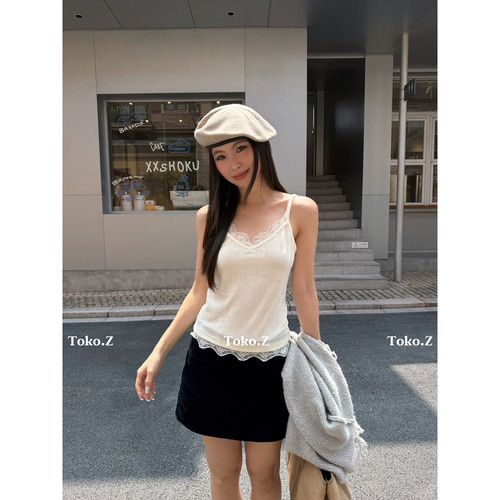 蕾丝拼接修身丝绒吊带背心