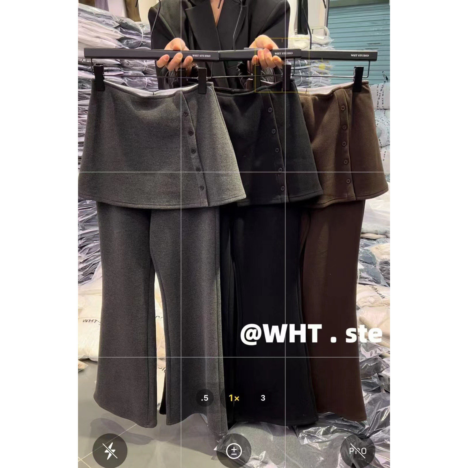 WH JIA冬季韩版时髦拼接纽扣屁帘加绒微喇休闲裤女保暖厚款裙裤子