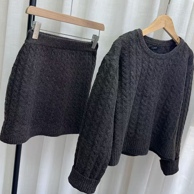 戏班牙糕端！1K+！老钱风复古时尚麻花纹理羊毛针织衫+半裙套装女