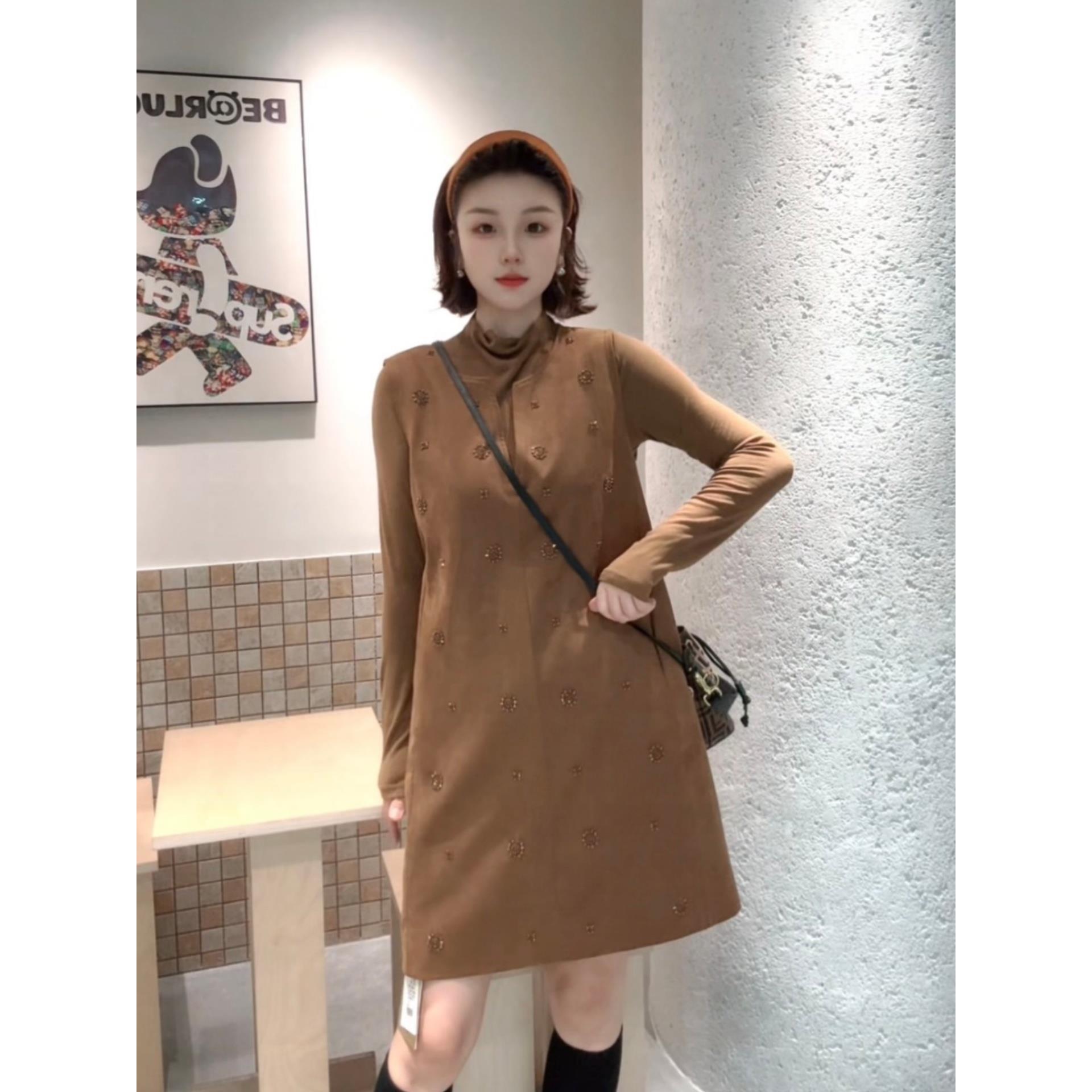 时尚设计感重工钉珠连衣裙2025秋季新款高领打底衫背心裙两件套女