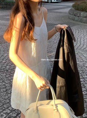 class韩国直邮022612 OUNCE 韩代2026款  褶皱吊带连衣裙