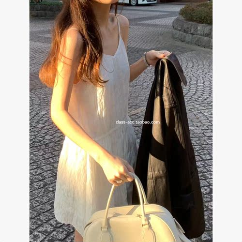 class韩国直邮022612 OUNCE 韩代2026款  褶皱吊带连衣裙