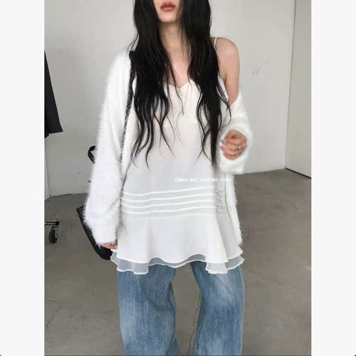 class韩国直邮031616 nuese 韩代2026款  V领吊带连衣裙