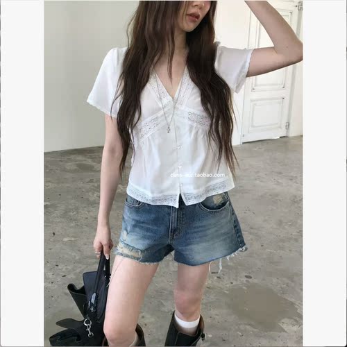 class韩国直邮060310 nuese 韩代2026款  拼接蕾丝小衫