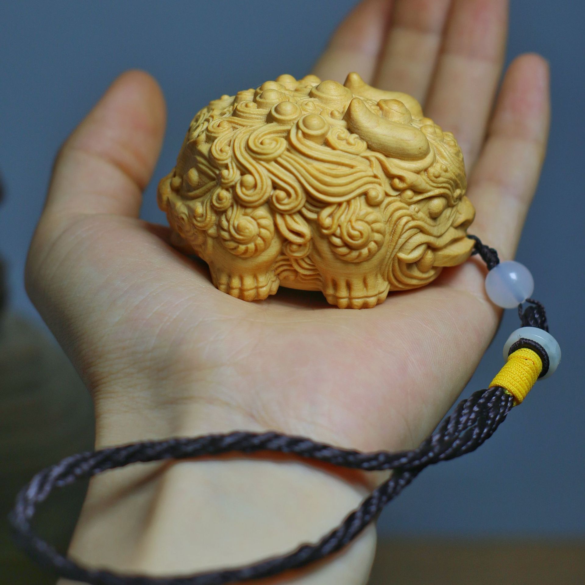 崖柏木雕刻双头貔貅招财进宝手把件 男士随身把玩件 工艺品送礼品