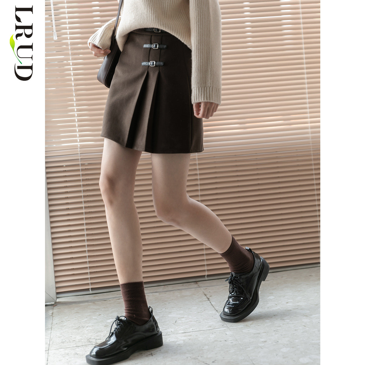 LRUD半身裙冬天配毛衣2021新款百褶裙女秋冬高腰A字裙包臀短裙子