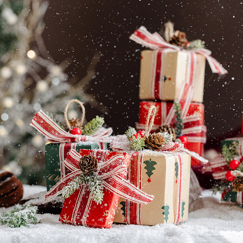 圣诞节礼物盒装饰品礼盒场景布置