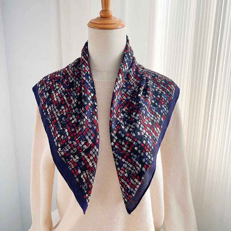 新款多彩宝石丝毛手感围巾女时尚百搭人字纹方巾保暖丝绒亲肤披肩