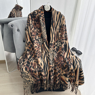 2025年秋冬季新款豹纹围巾女欧美保暖百搭围脖舒适时尚仿羊绒