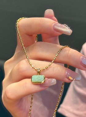 钛钢项链 百搭气质绿色方块项链女简约轻奢锁骨链不褪色饰品