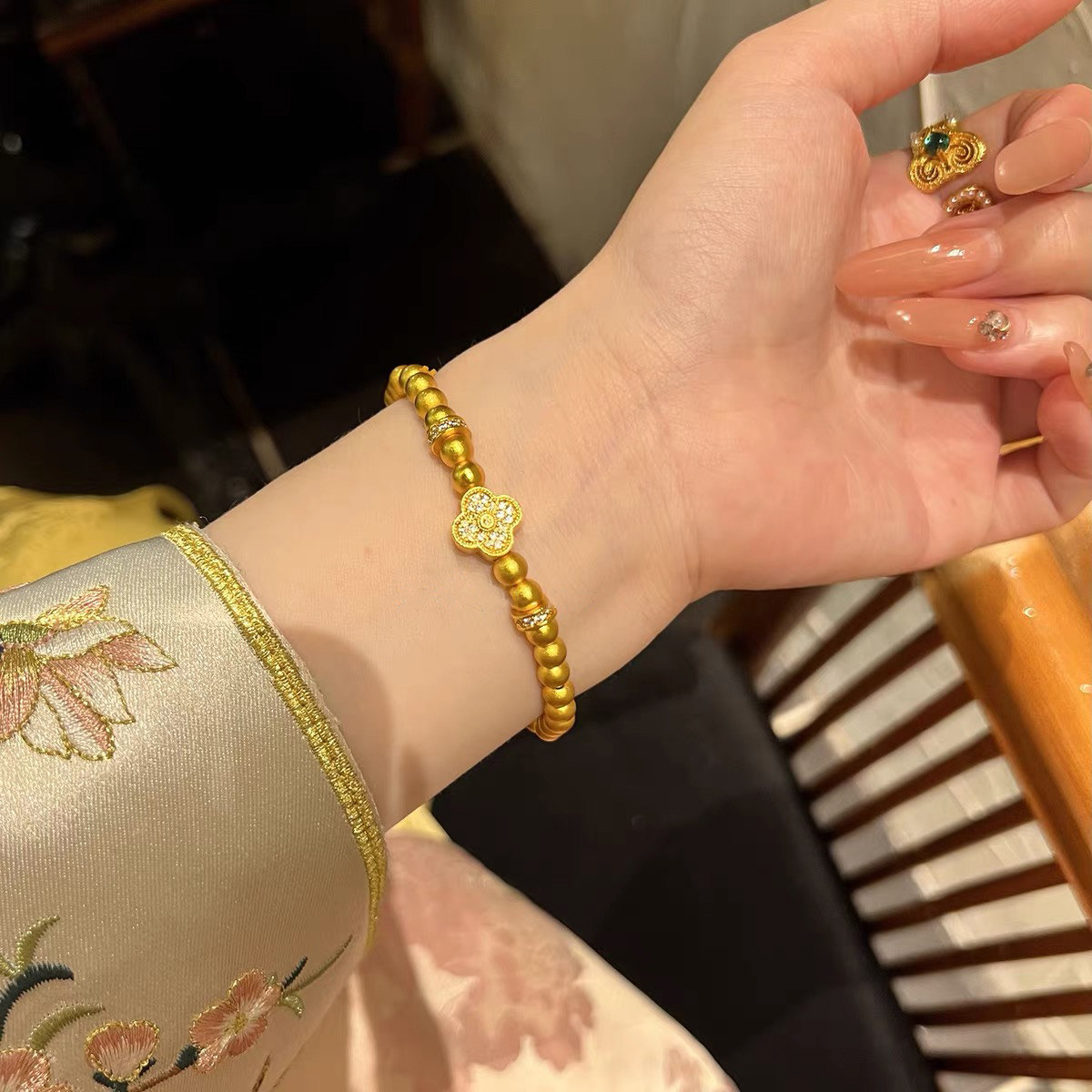 铜合金 新中式四叶花手链女国风轻奢精致感转运珠百搭手饰送礼