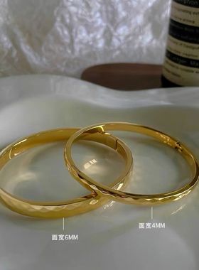 钛钢手镯 菱形花纹内弧手镯女简约素圈百搭镯子气质高级感贵妃镯