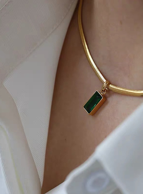 钛钢项链 绿色方形蛇骨链项链女小众高级感锁骨链时尚饰品不褪色