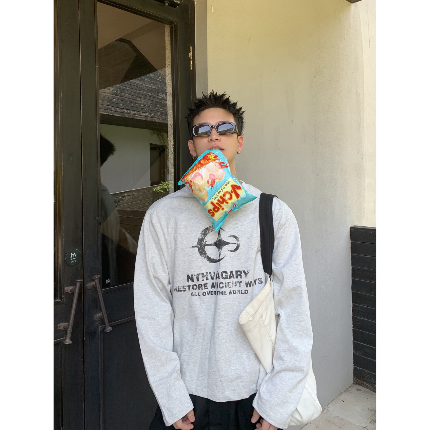 PLTH*美式复古做旧字母印花长袖T恤男秋女季潮牌休闲内搭打底上衣图片