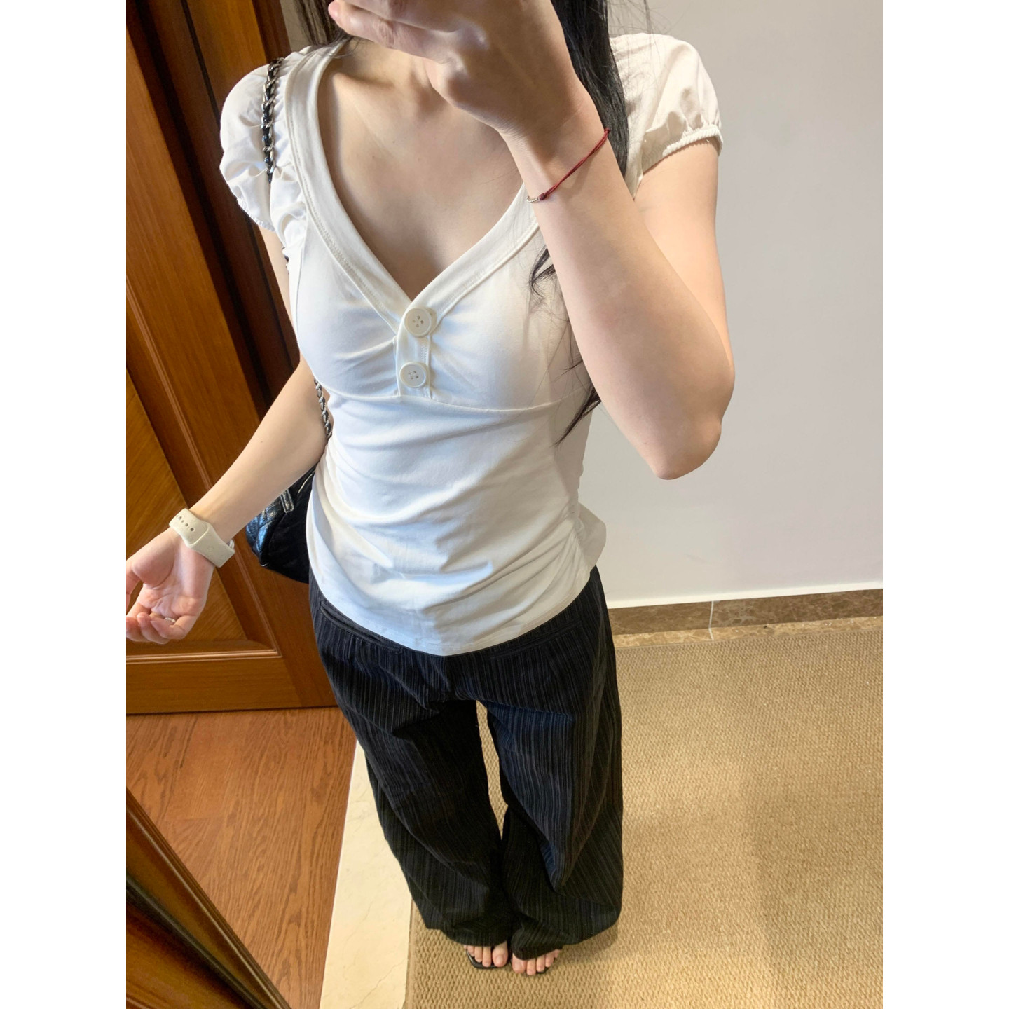 大码胖mm韩版白色复古纽扣v领短袖t恤女2026夏季纯欲修身正肩上衣