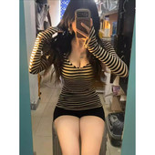 大码 显瘦收腰辣妹上衣潮 修身 胖mm纯欲风低胸V领条纹长袖 t恤女秋季