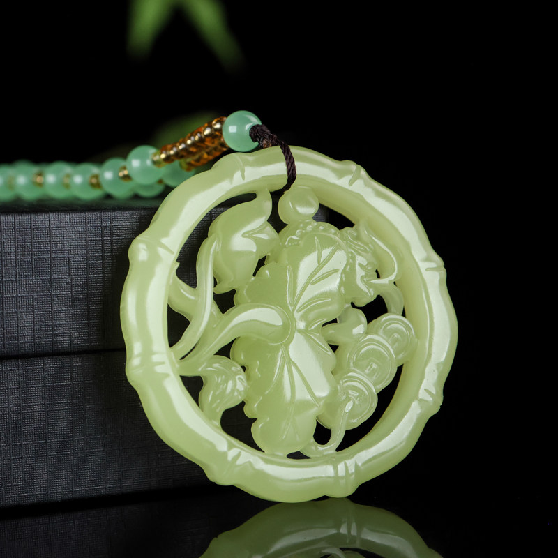 新疆和田青白玉挂件天然玉石双面镂空湖水绿莲花金钱招财吊坠玉佩