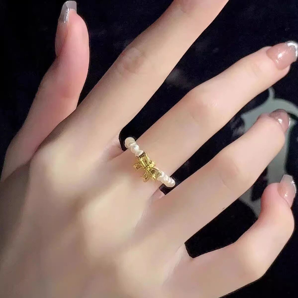 小红书款在逃公主蝴蝶结金色珍珠戒指女轻奢高级弹力18k硬金指环