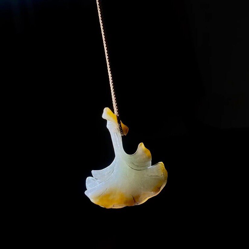 翡翠雕刻加工定制款翡翠冰黄翡银杏叶吊坠挂件