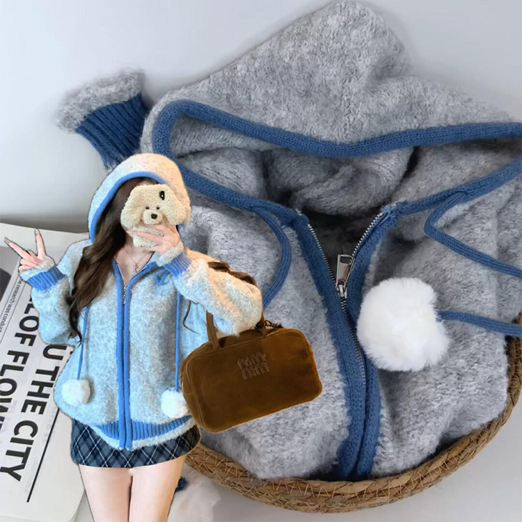 忍不住分享!高级感撞色毛球连帽针织开衫女秋冬毛衣拉链外套上衣