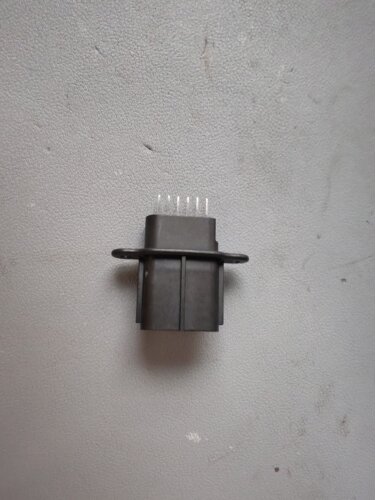 小蚂蚁EQ奥特佳新能源汽车空调电动压缩机插头连接器