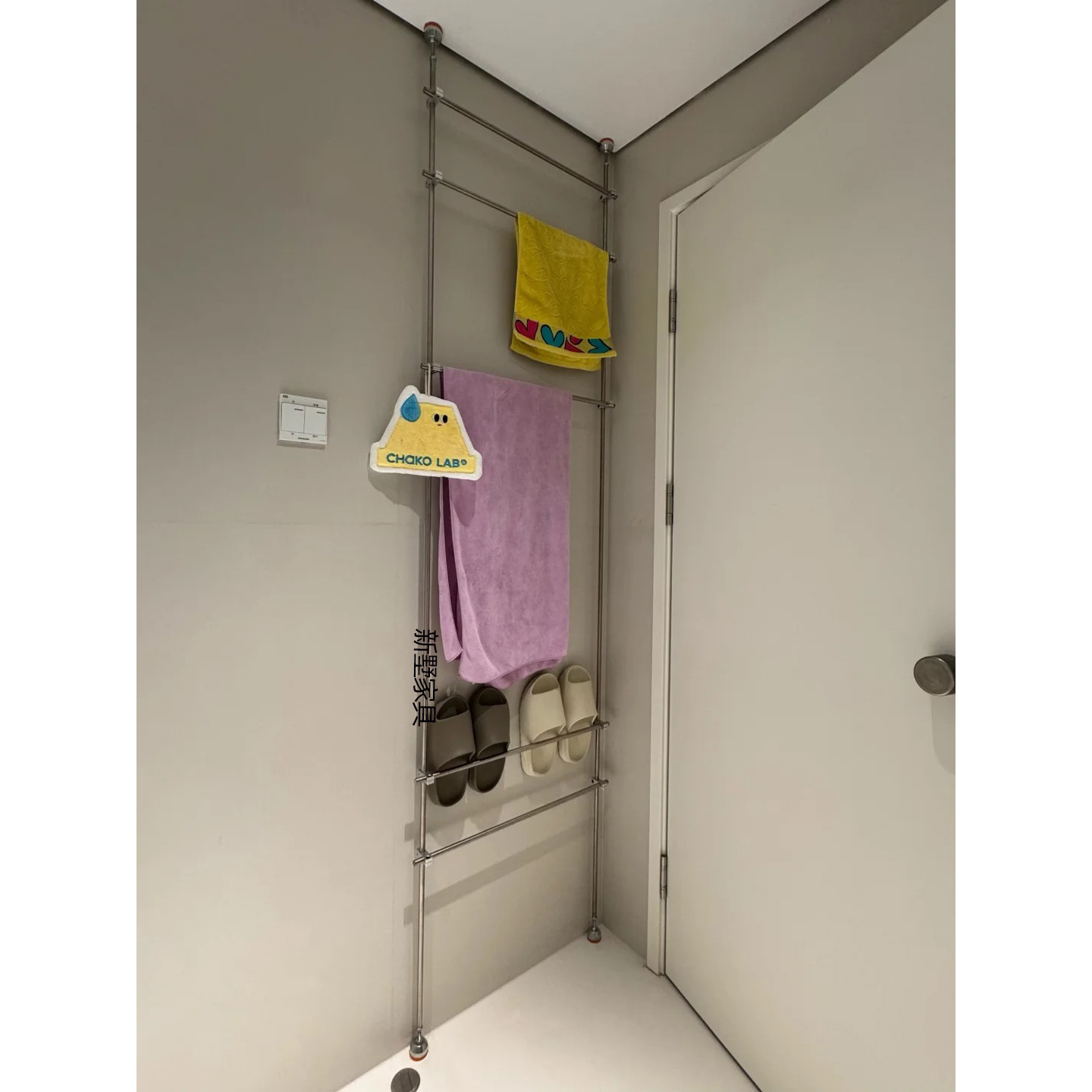 中古风不锈钢门后服装架子收纳架家用卧室卫生间置物架多层置物架