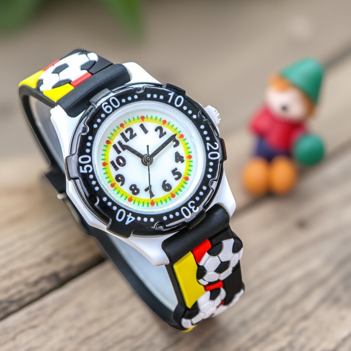 时尚儿童防水防摔电子表足球表带户外运动男童腕表3-9岁小朋友表