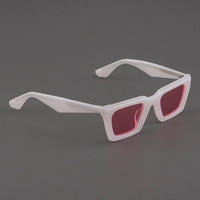 Кремовый белый розовый объектив