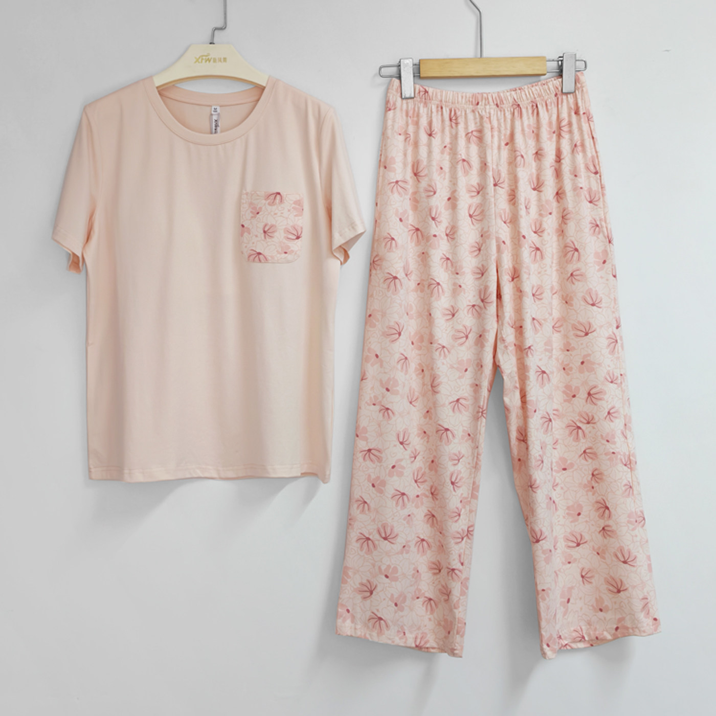新凤舞带杯垫女士春季圆领短袖长裤印花家居服套装舒适亲肤睡衣