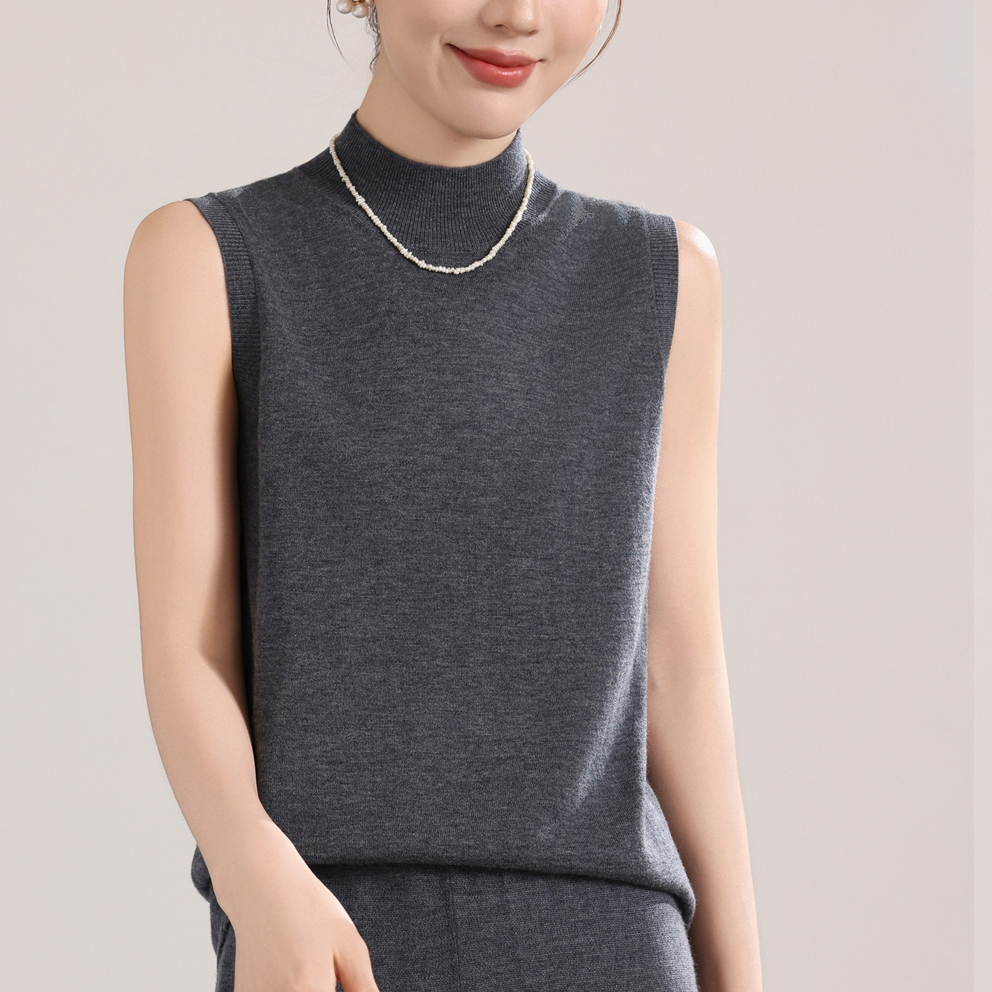 精纺纯羊毛半高领女针织马甲图片