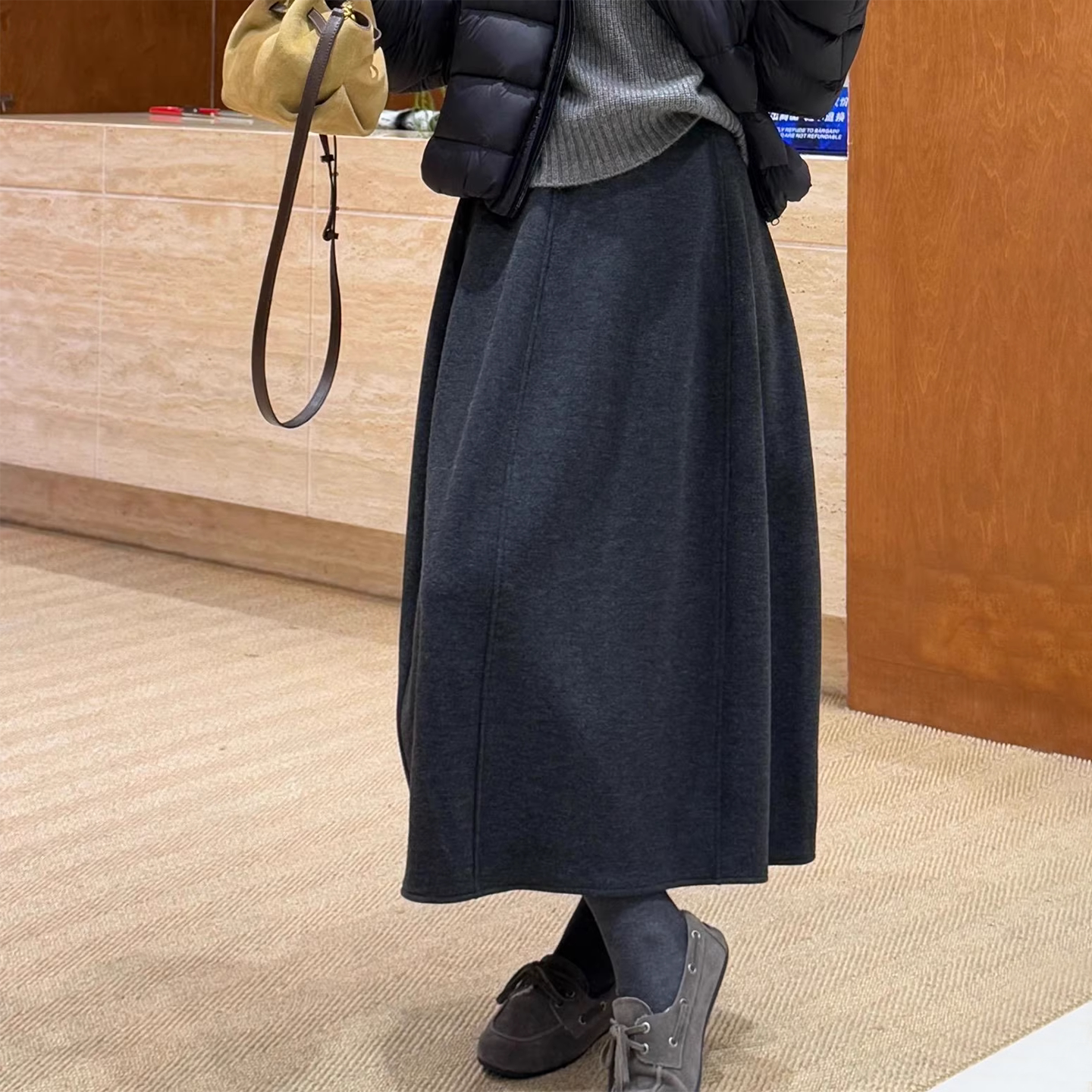 深灰色韩系宽松半身裙女秋冬内折松紧腰a字伞裙高级感加厚毛呢裙