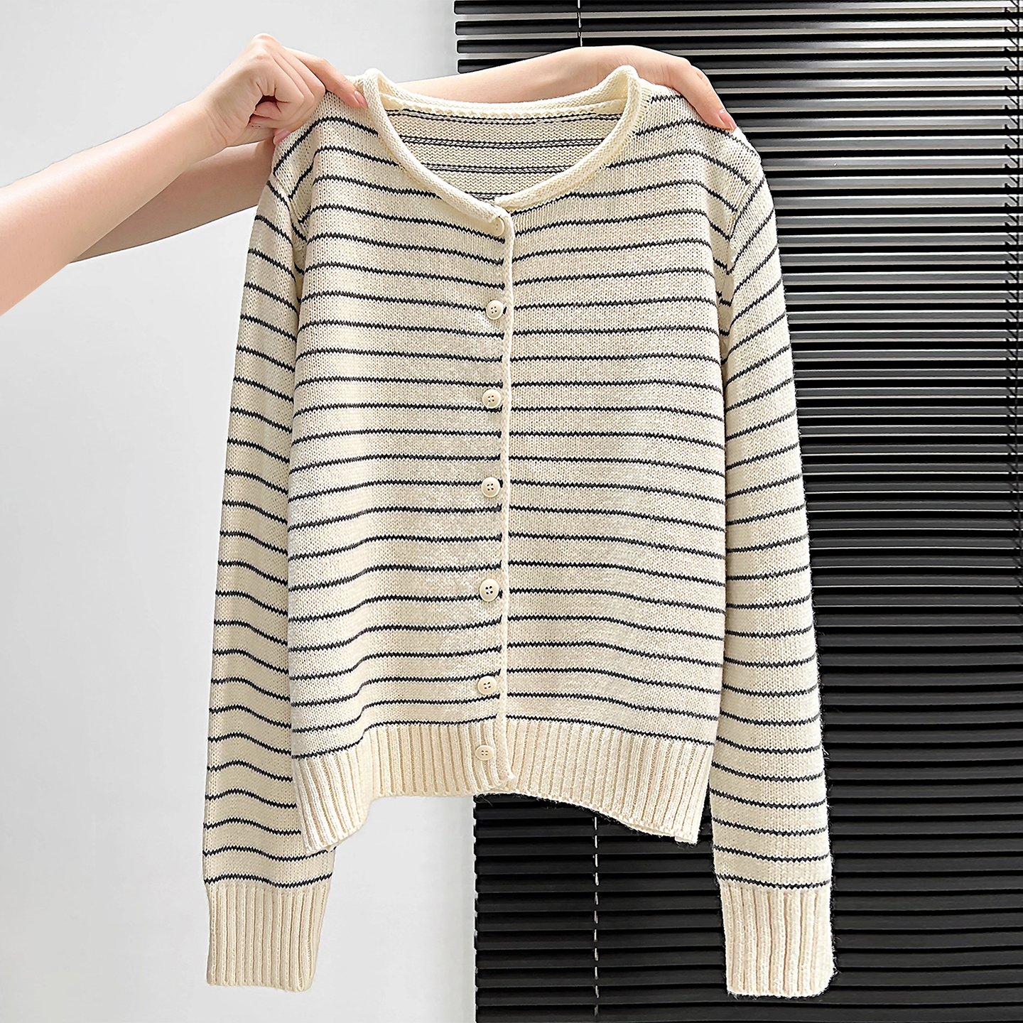 杏色条纹圆领针织开衫毛衣外套女秋冬高级感小个子休闲宽松毛线衣