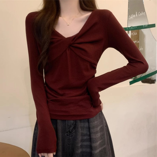 安可拉红穿搭V领上衣女春秋新款修身内搭打底衫时尚减龄长袖t恤