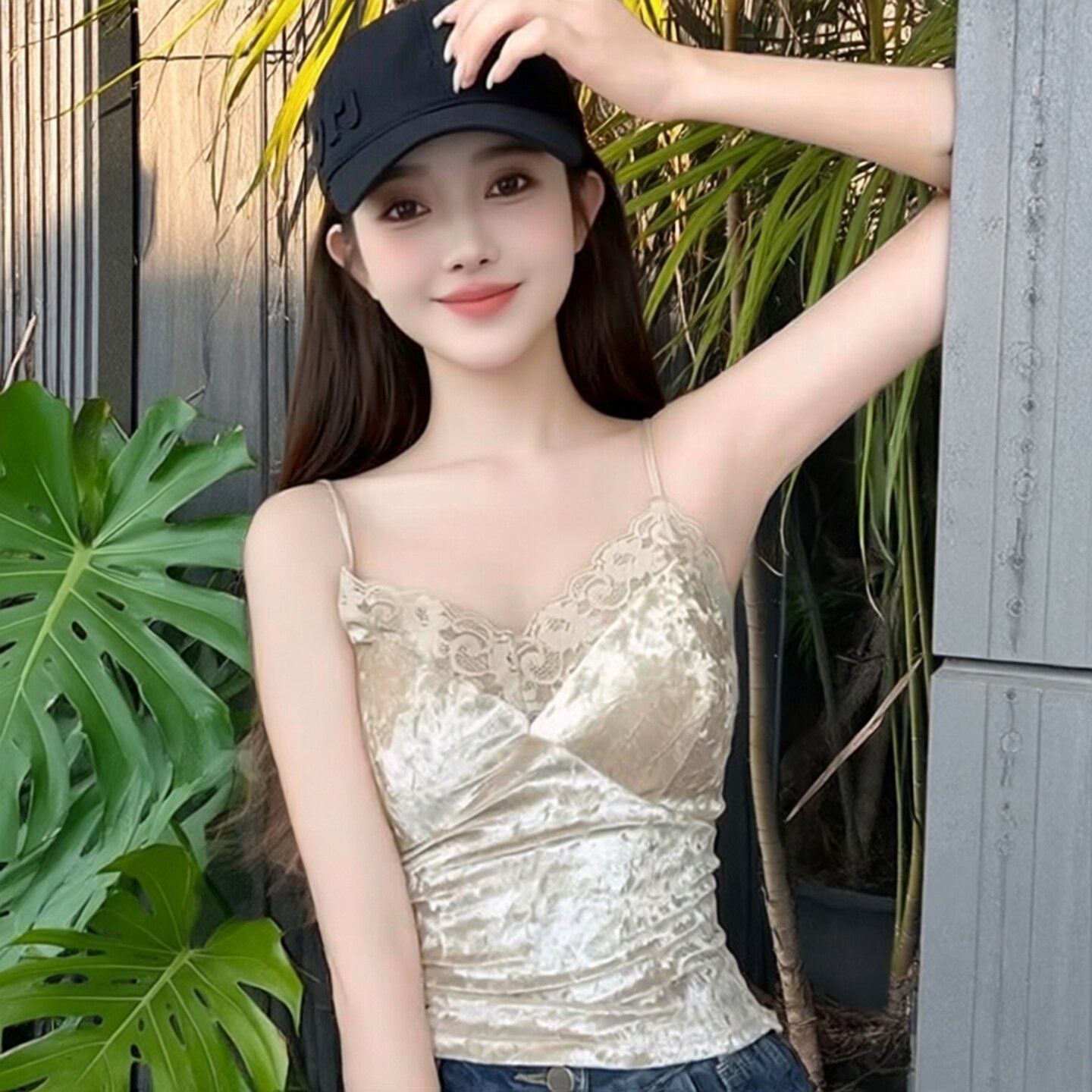 蕾丝边短款收腰打底吊带背心