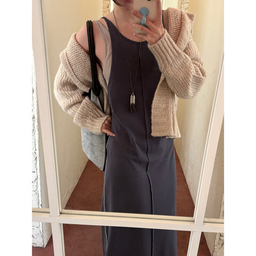 松弛感露背高级吊带连衣裙