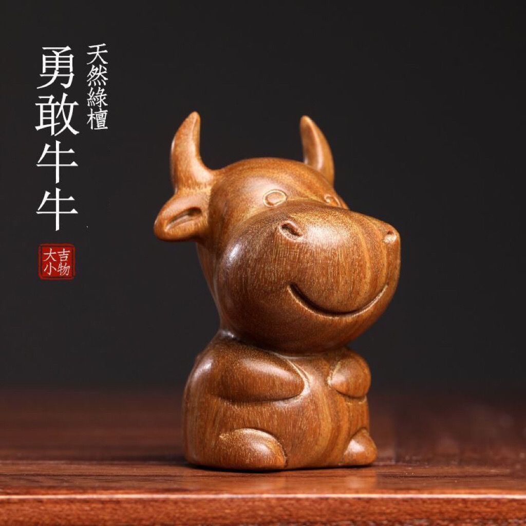 正宗绿檀木雕生肖牛勇敢牛牛摆件牛转乾坤手把件手工文玩桌面摆件图片
