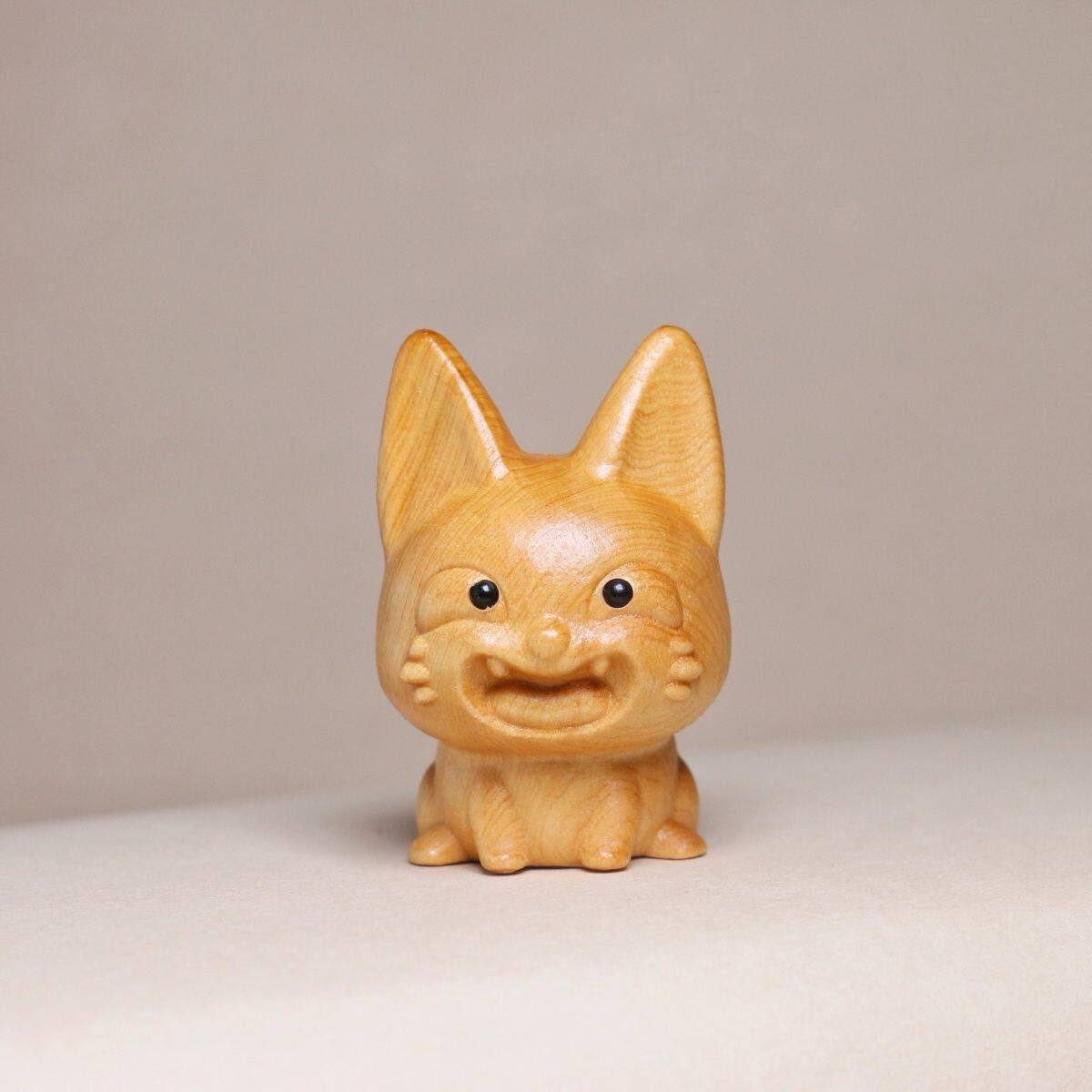 崖柏木雕刻小猫咪手把件可爱坏笑猫汽车工艺品猫星人桌面小摆件