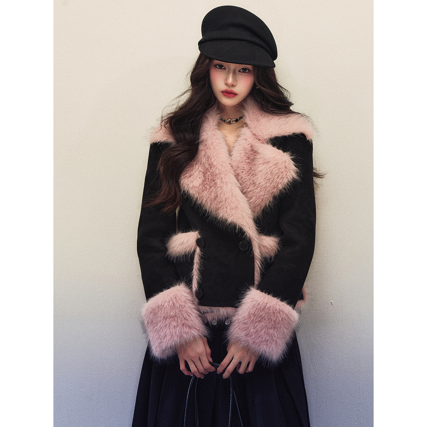 1P STUDIO 撞色粉毛毛翻领麂皮外套女冬季双排扣短款皮毛一体大衣