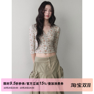 1P STUDIO 玫瑰印花V领短款针织衫女秋装修身露腰七分袖针织上衣