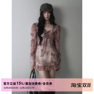1P STUDIO 甜酷粉豹纹雪纺U领连衣裙女秋蝴蝶结系带长袖收腰短裙