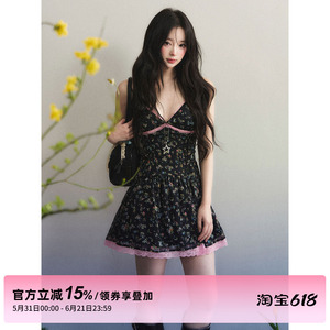 1P STUDIO 黑色碎花V领吊带连衣裙女夏粉色蕾丝花边收腰无袖短裙