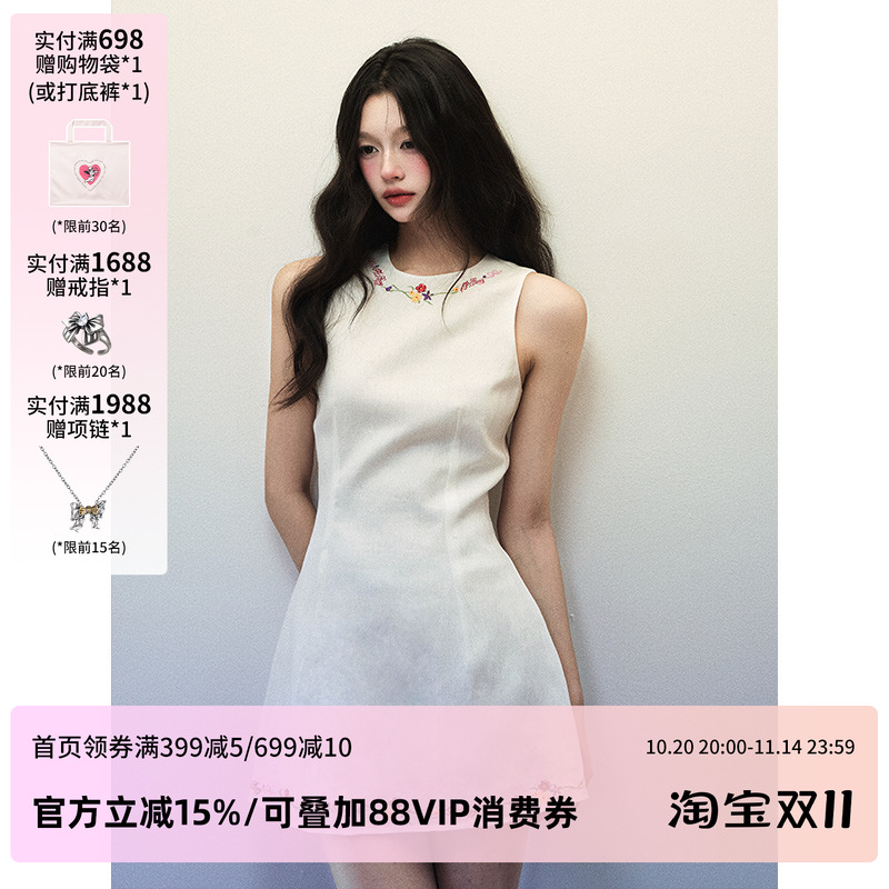 1P STUDIO 白色亚麻刺绣背心连衣裙女秋冬挖肩设计感收腰无袖短裙