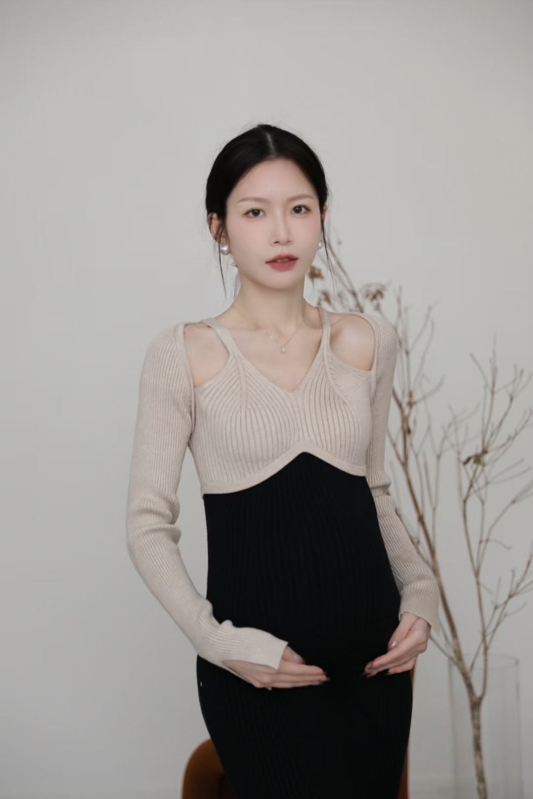 孕妇V领拼色露肩针织裙