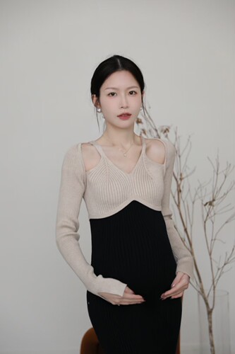 孕妇V领拼色露肩针织裙