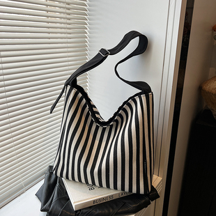 条纹帆布包大容量单肩包简约托特大包百搭通勤包2025新款宽肩带包