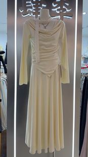 2025秋季 新款 别致设计感露肩纯欲辣妹上衣女垂感显瘦百搭长裙套装