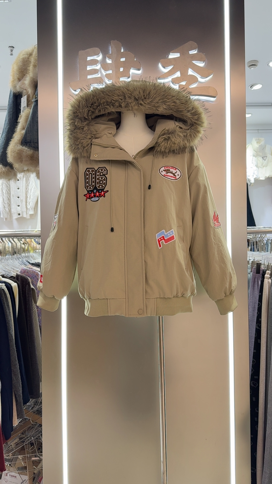 冬季韩版别致刺绣毛领连帽加绒外套女显瘦辣妹赵露思同款派克服潮