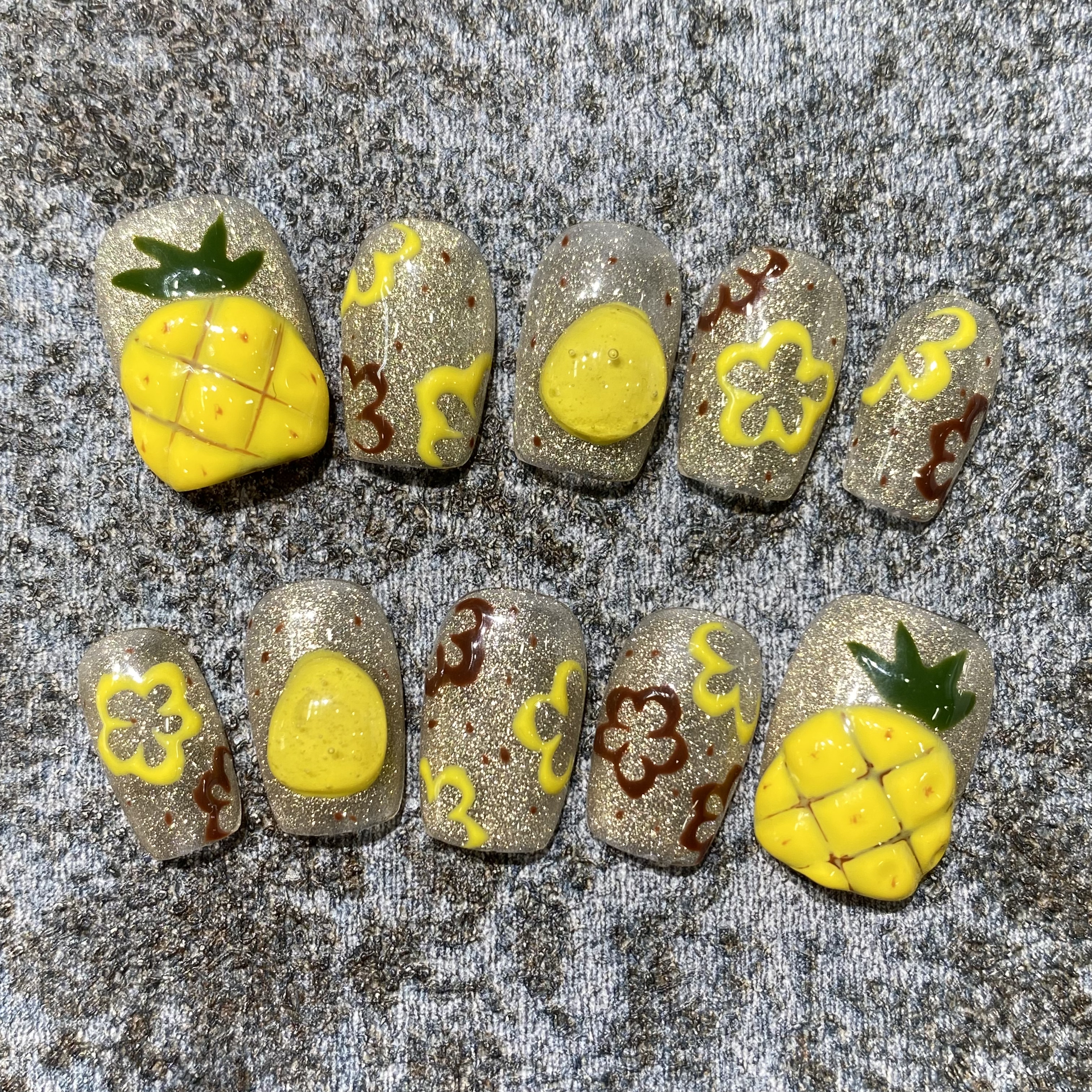 手工手绘菠萝立体显白穿戴甲片