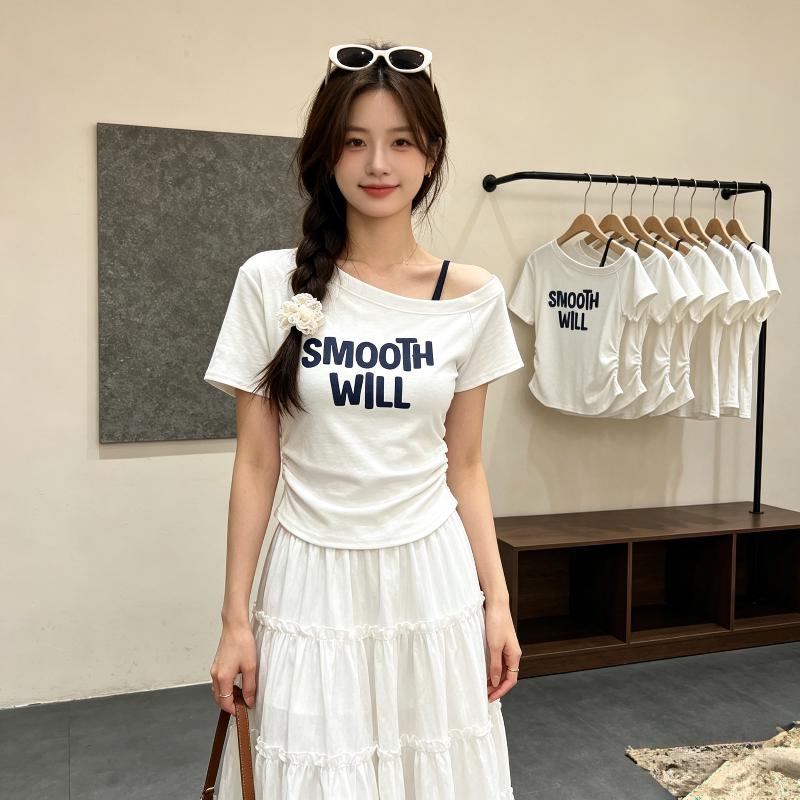 温柔风轻熟气质设计感露肩吊带短袖T恤上衣女洋气休闲百搭掐腰潮