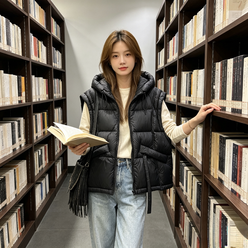 欧货秋冬设计感宽松大码小个子连帽无袖坎肩棉服马夹外套女减龄出